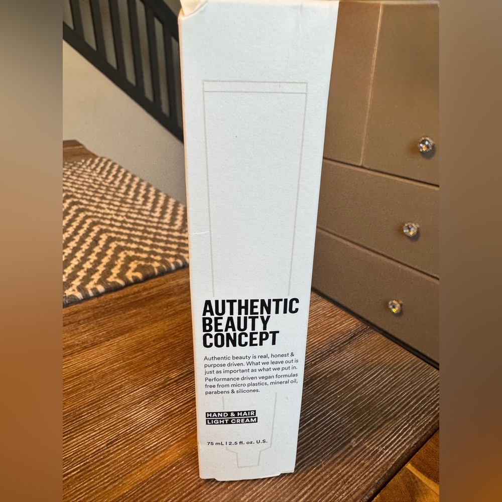 Authentic Beauty Concept Hand & Hair Light Cream